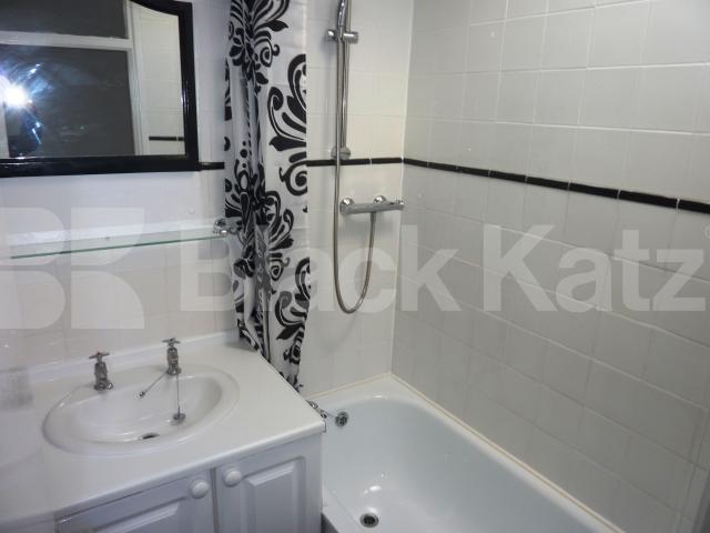 			LARGE 3/4 BED IN CAMDEN!, 3 Bedroom, 1 bath, 1 reception Flat			 Munster Square, Albany Street, REGENTS PARK / CAMDEN